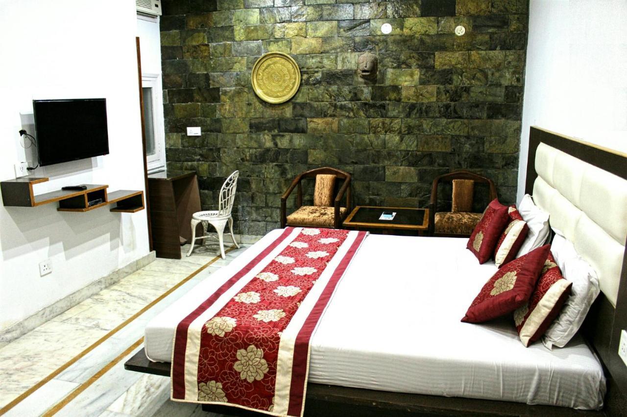 Kaveri Hotel And Restaurant Yamuna Nagar Екстер'єр фото