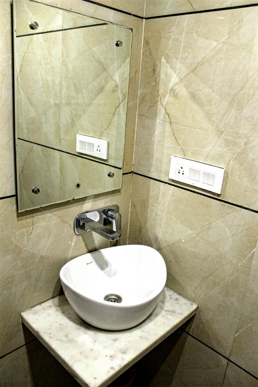 Kaveri Hotel And Restaurant Yamuna Nagar Екстер'єр фото